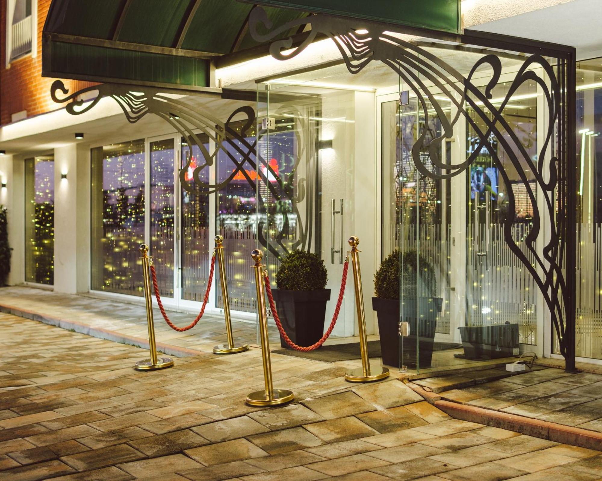 Star Hill Hotel & Spa Pristina Exterior foto